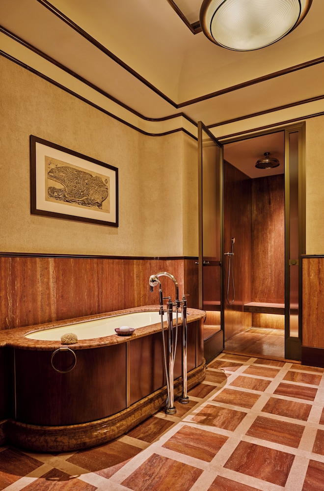 Suite, 1 King Bed