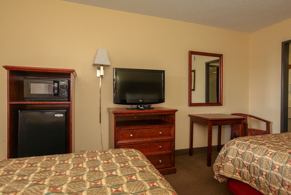 Standard Room, 2 Queen Beds - Photo 10