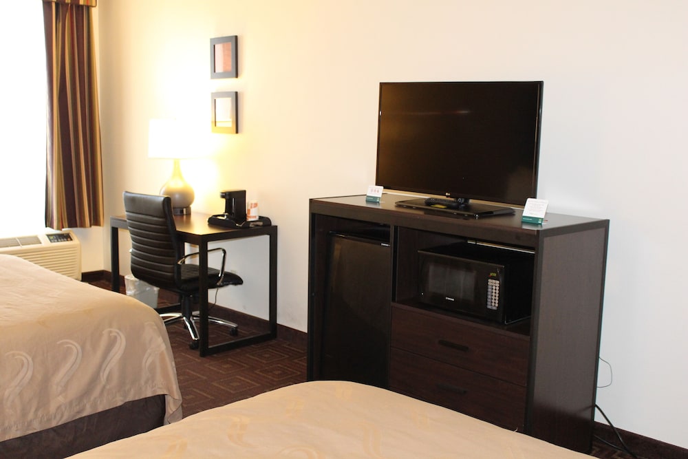 Suite, 2 Queen Beds, Non Smoking - Photo 4