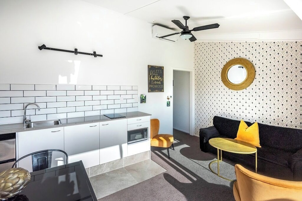 2 Bedroom Apartment - Photo 6