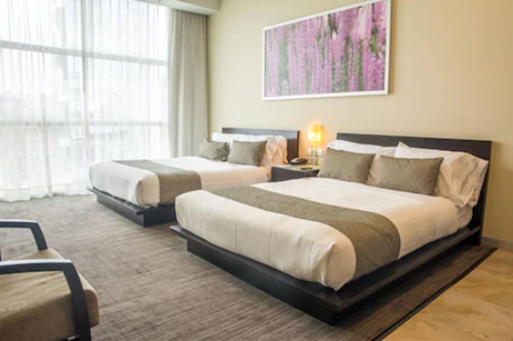 Deluxe Room, 2 Queen Beds - Photo 3