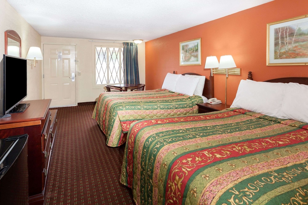 Room, 2 Double Beds, Non Smoking - Photo 1