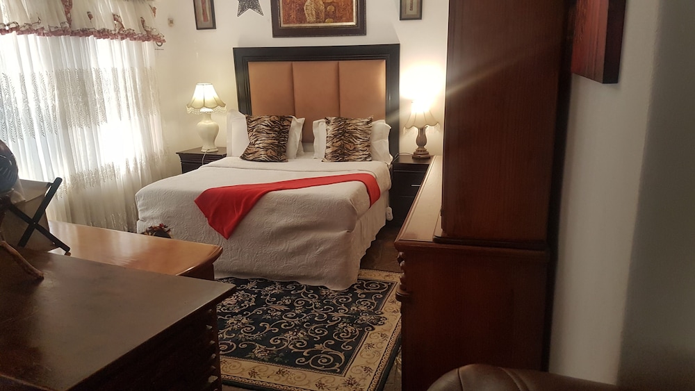 Business Quadruple Room, 1 Bedroom, Balcony, Pool View photo 2