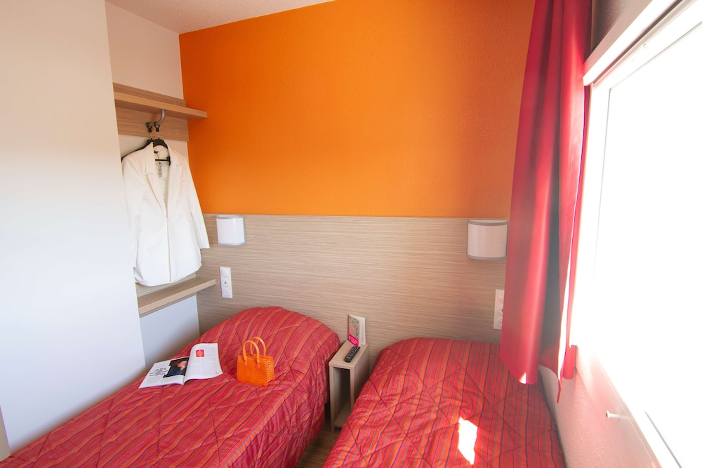 Standard Room, Multiple Beds photo 2