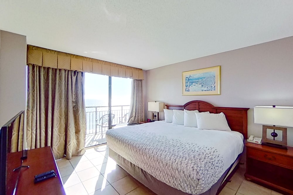 Suite, 1 Bedroom (Oceanfront 1 King) photo 1