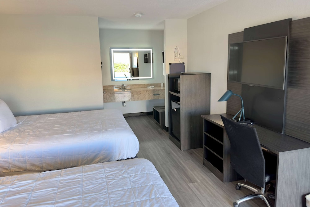 Suite, 2 Queen Beds, Non Smoking - Photo 1