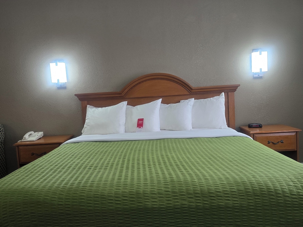 Room, 1 King Bed, Smoking - Photo 1