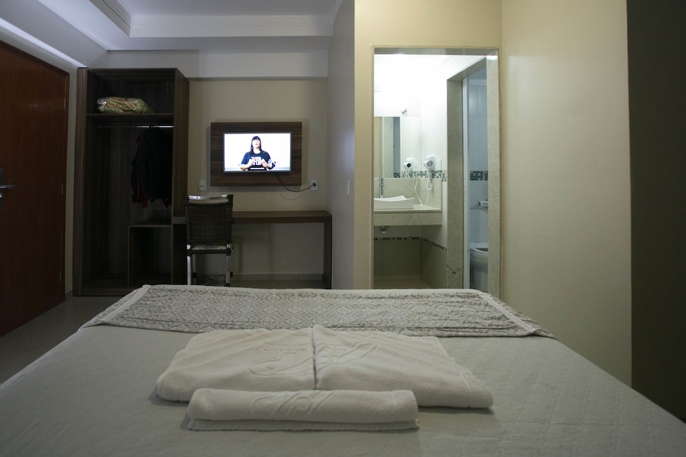 Deluxe Suite, 1 King Bed photo 3