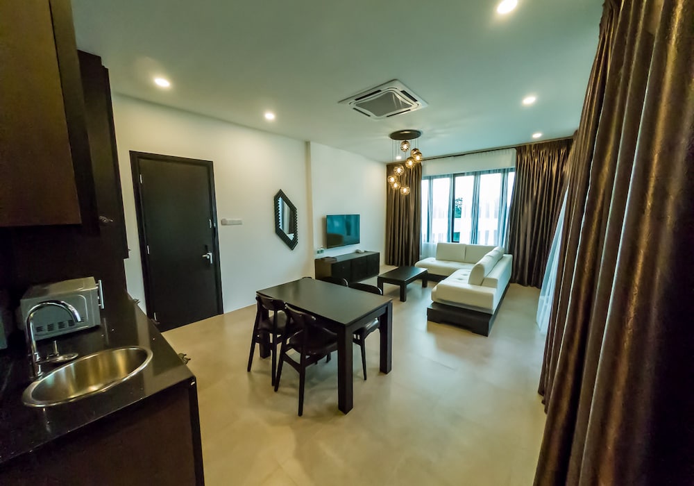 Suite (Emerald) photo 1
