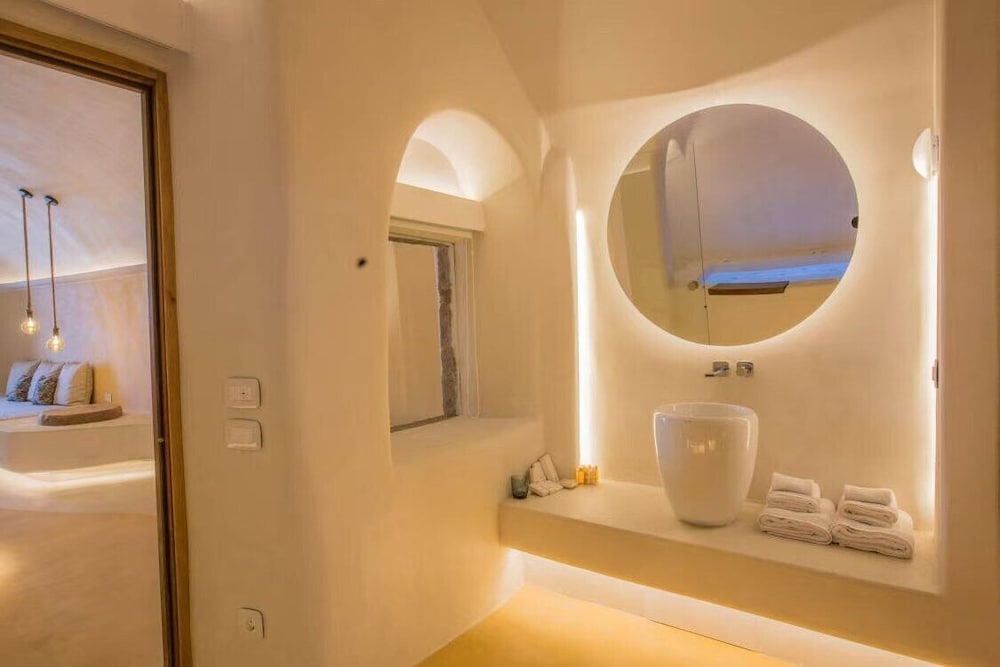 4 Deluxe Cliff Cave Suite (Indoor Massage Pool) - Photo 5