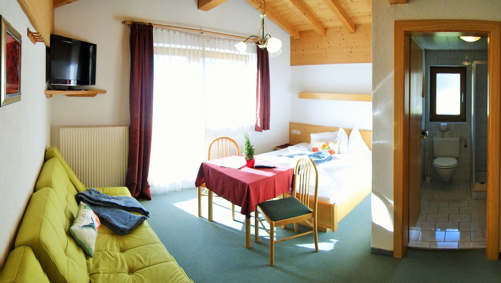 Comfort Double Room, Balcony, Mountain View photo 2