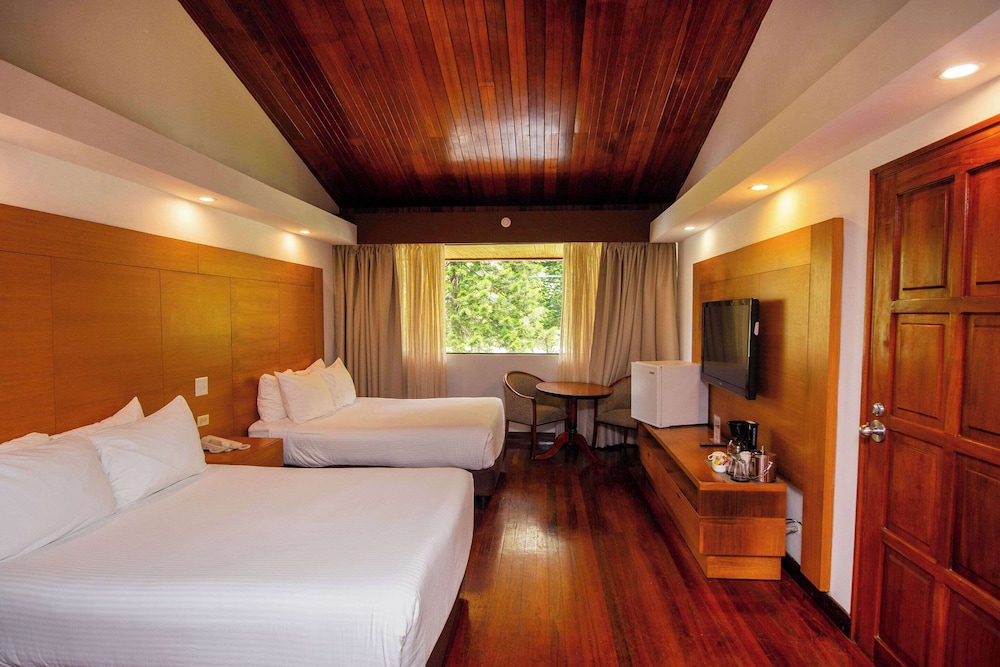 Standard Room, 2 Double Beds, Non Smoking - Photo 1