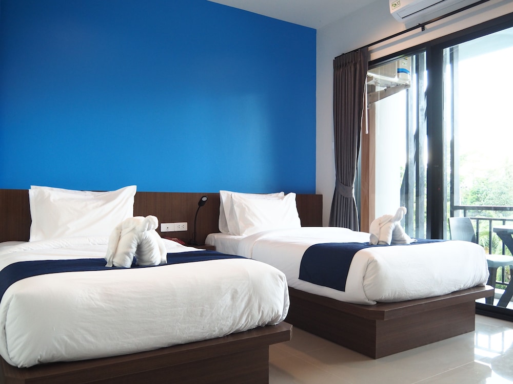 Standard Room with Pool View - Photo 2