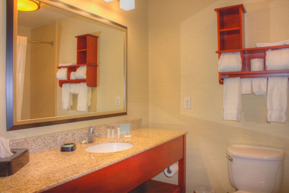 Deluxe Room, 1 King Bed, Non Smoking - Photo 4