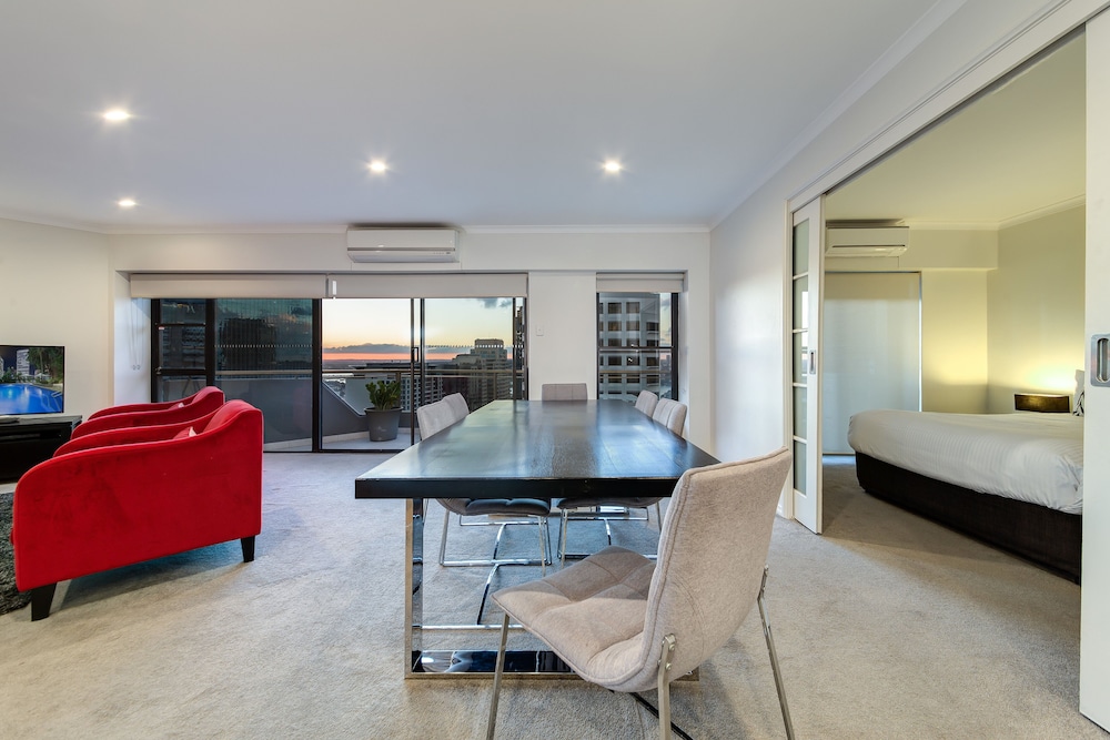 Executive Three Bedroom Apartment thumbnail 6
