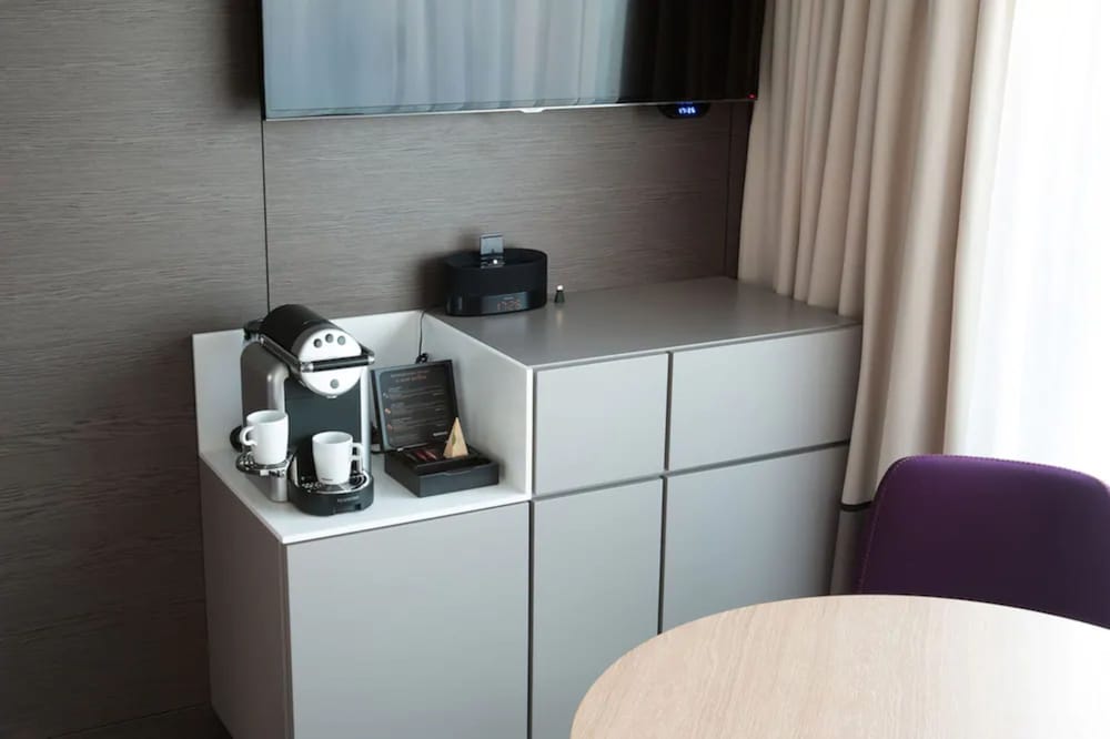 Suite, 1 King Bed, Non Smoking (with Sofabed) photo 3