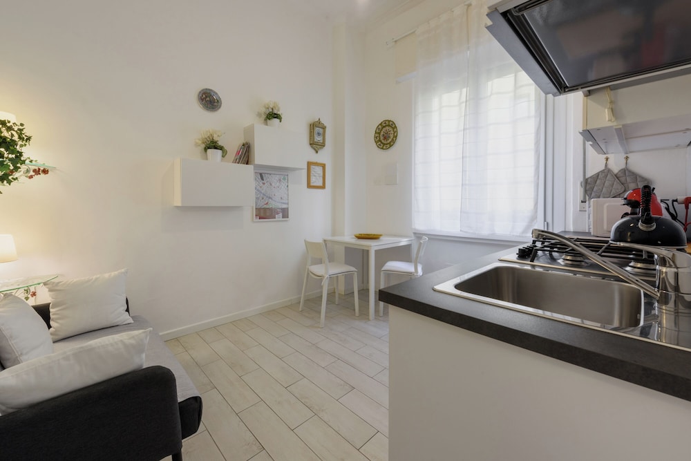 Basic Apartment photo 3