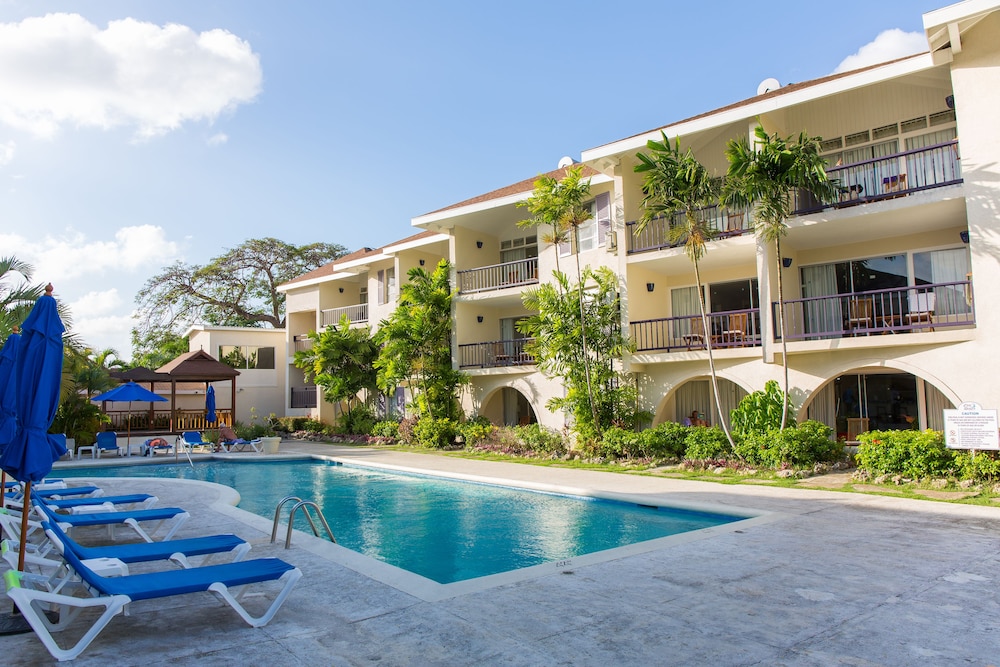 Family Suite, Pool View (Land Side) photo 2