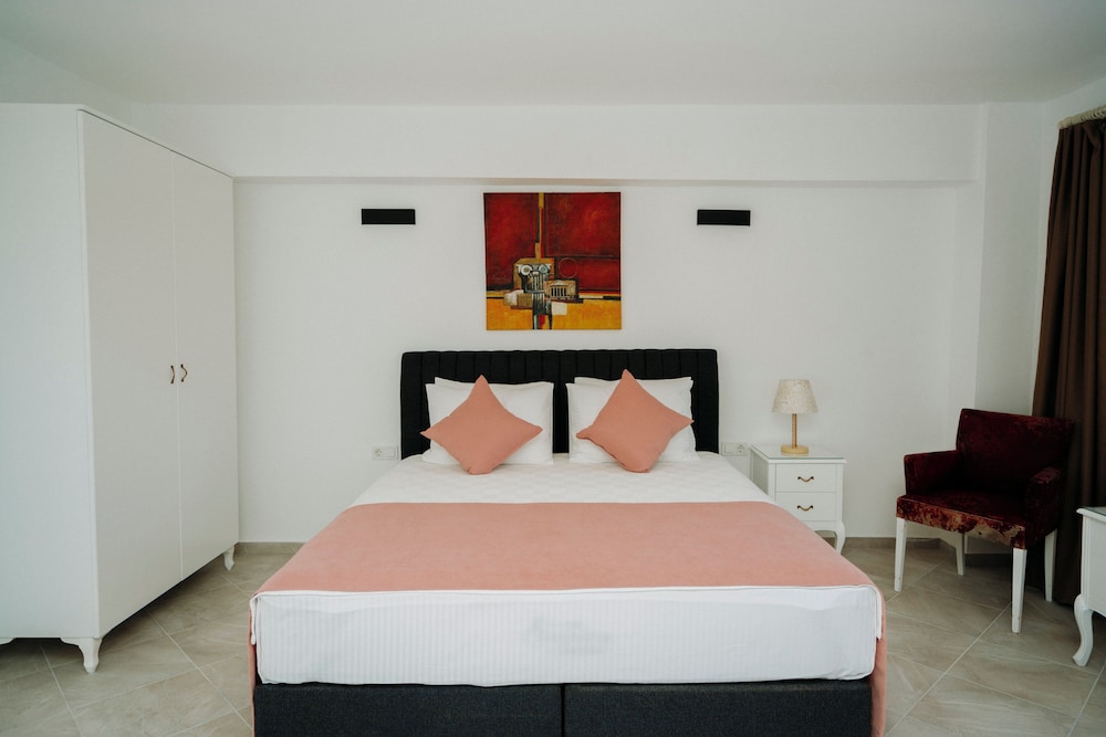 Deluxe Room - Photo 2