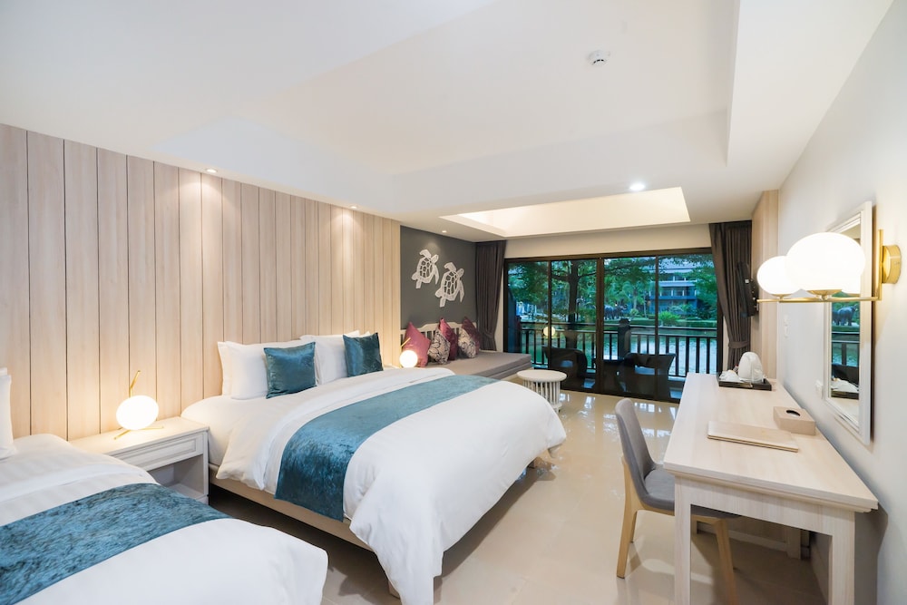 Family Room (Grand Deluxe) - Photo 8