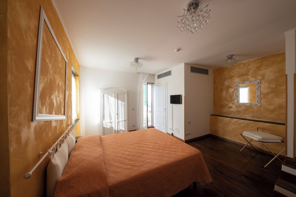 Deluxe Triple Room, Balcony, Sea View