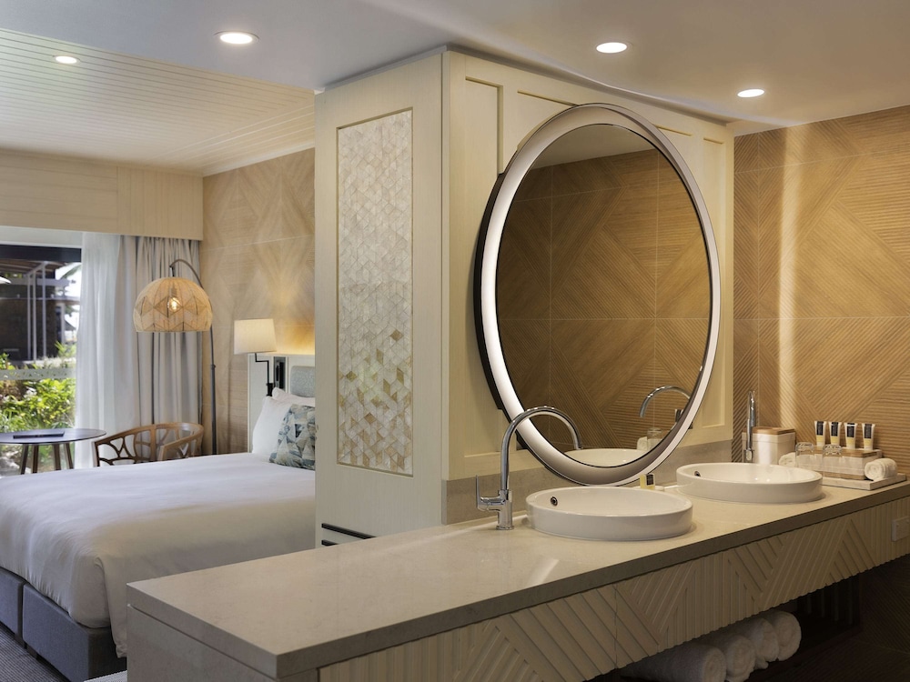 Luxury Room, 1 King Bed (Beach Club Plus Access) photo 6