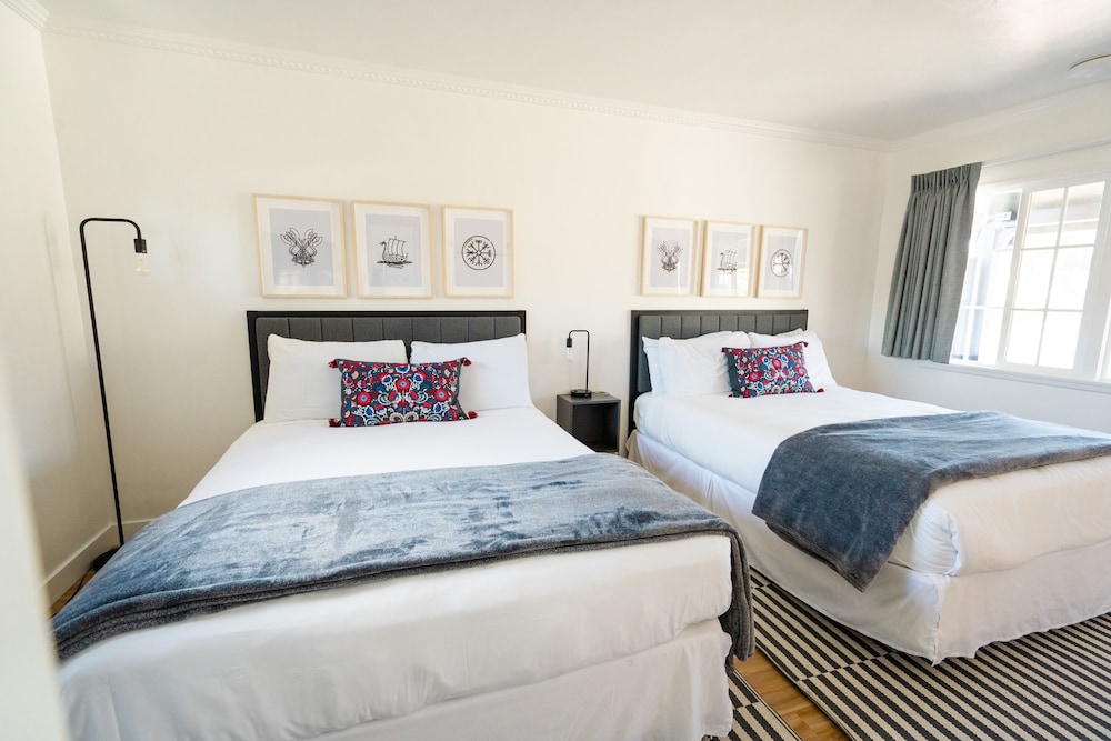 Standard Room, 2 Double Beds photo 2