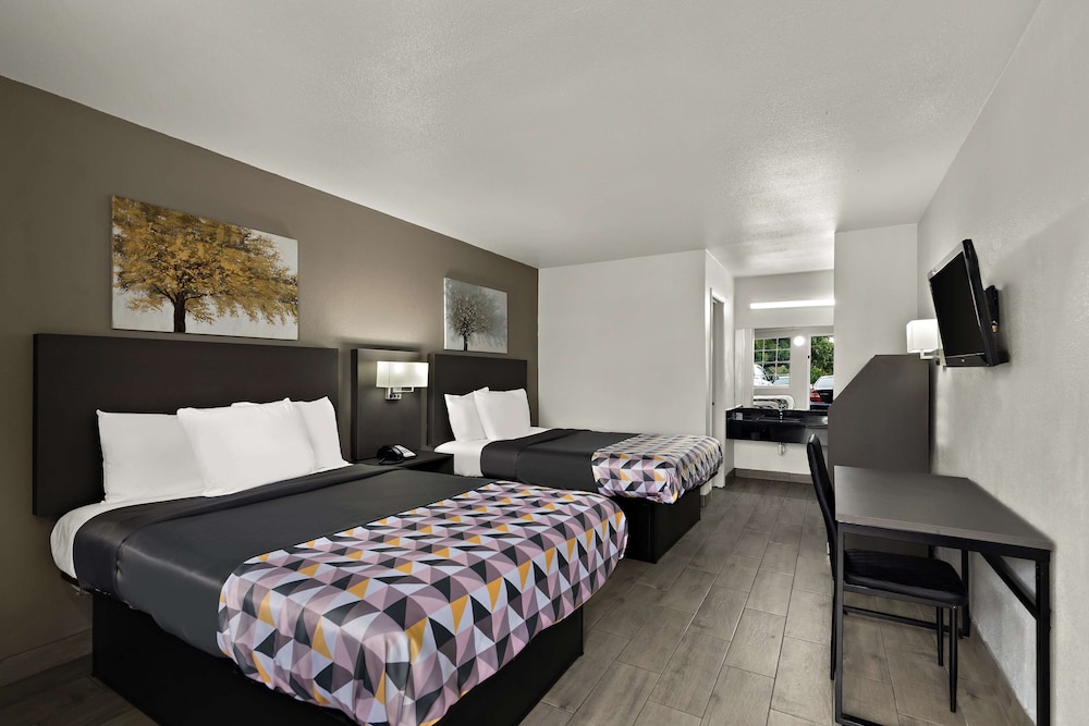 Room, 2 Double Beds - Photo 1