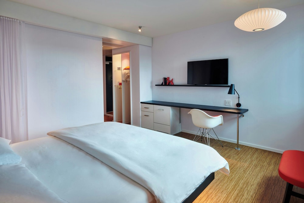 Room, 1 King Bed (Mobility Accessible, Roll-In Shower)