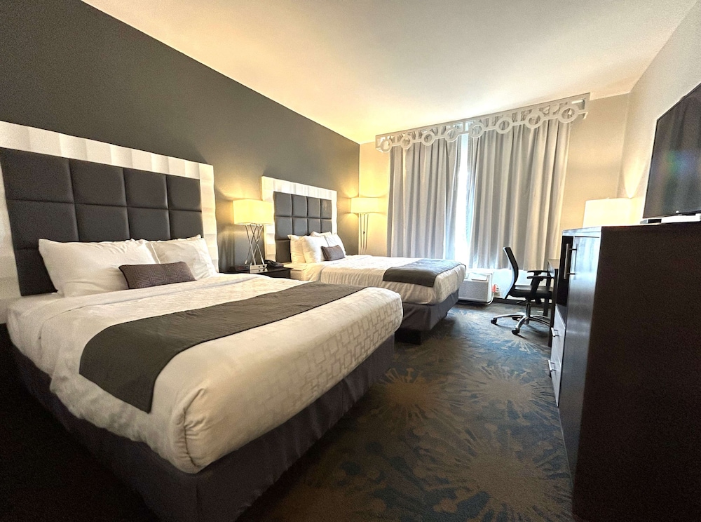 Standard Room, 2 Queen Beds, Non Smoking (Walk-in Shower) - Photo 1