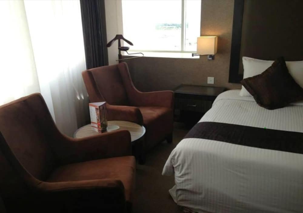 Room, 1 Queen Bed, Accessible, Bathtub photo 3