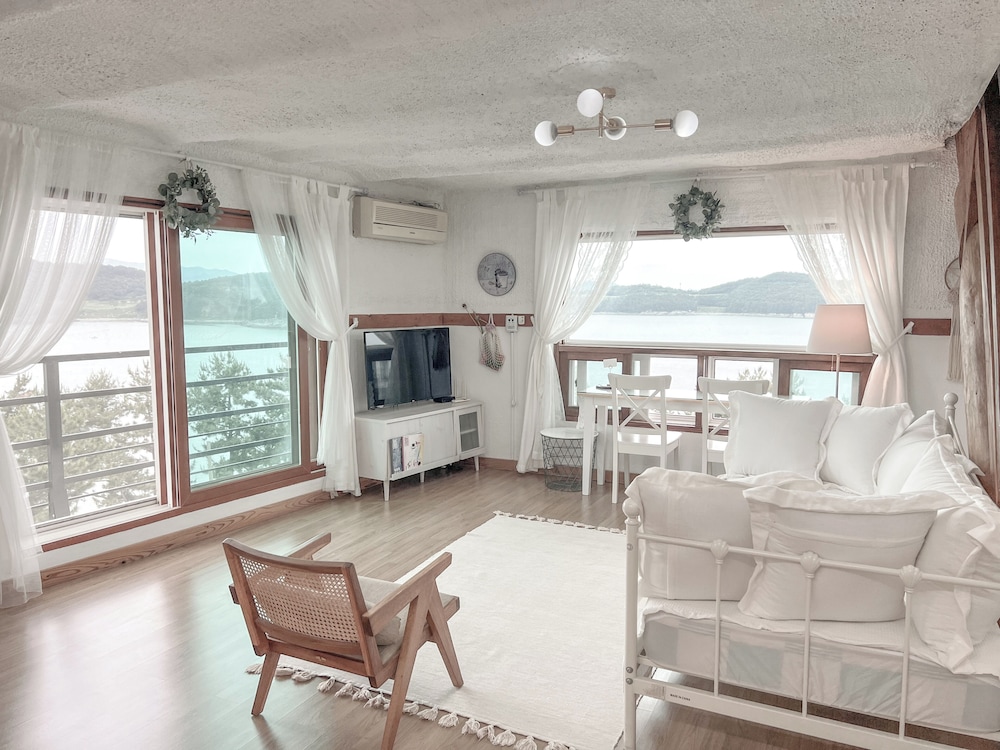 Family Room (Scenery) photo 1