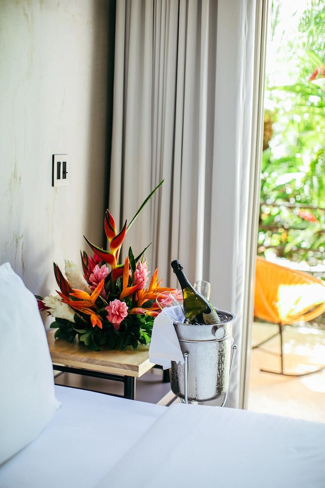 Room, 1 King Bed, Garden View