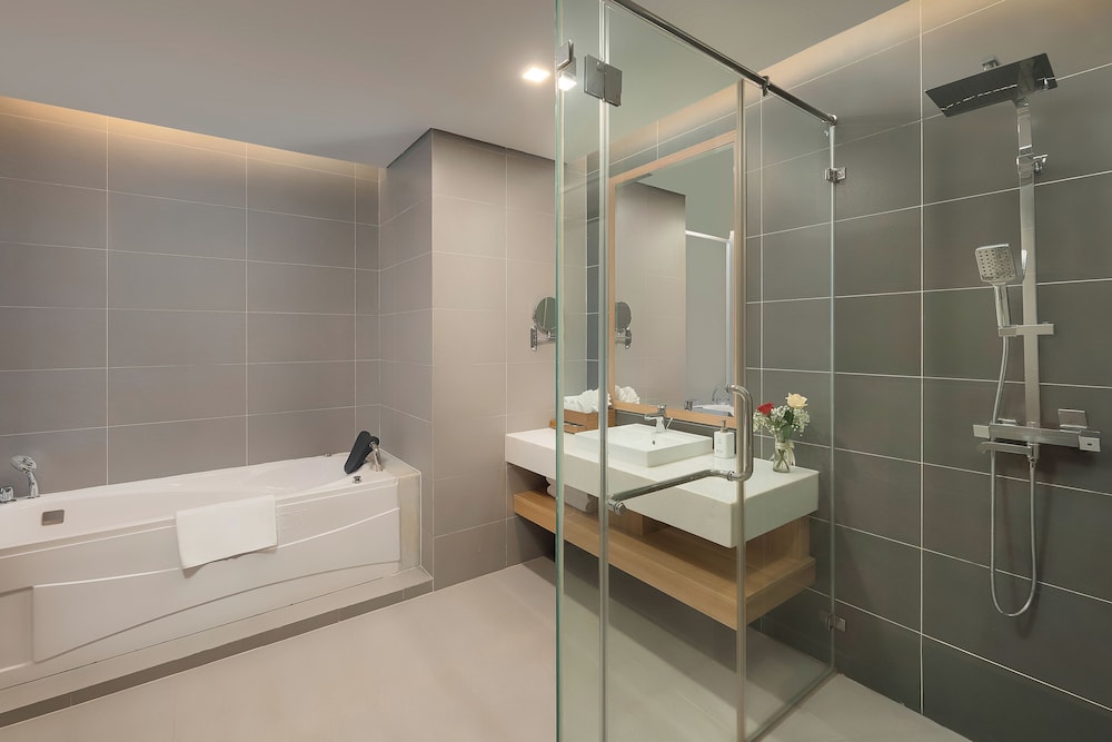 Executive Suite, Ocean View - Photo 8