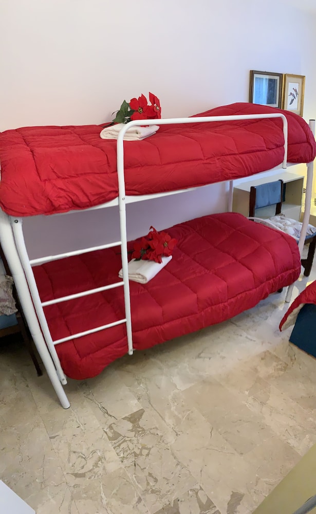 Deluxe Triple Room, Shared Bathroom, City View photo 3