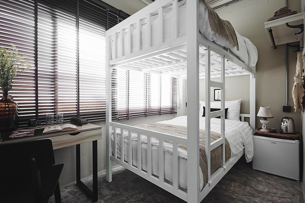 No.1 Bunkbed with Bathroom photo 1