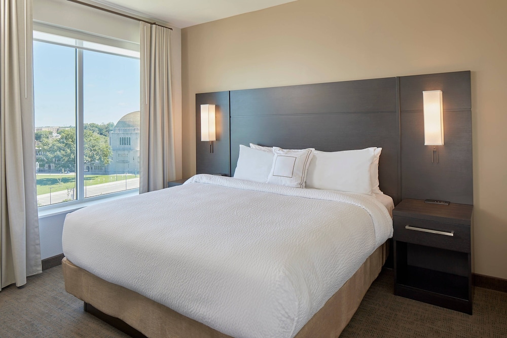 Suite, 1 Bedroom (Mobility/Hearing Accessible, Tub) photo 2