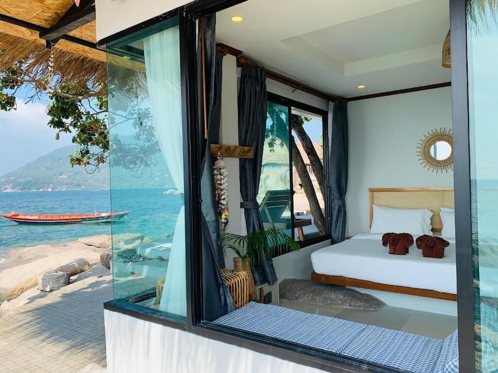 Sea Front Suite Family A10