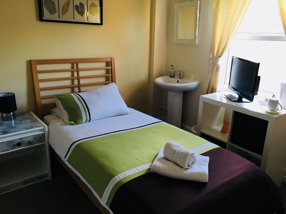 Single Room (Shared Bathroom) photo 1