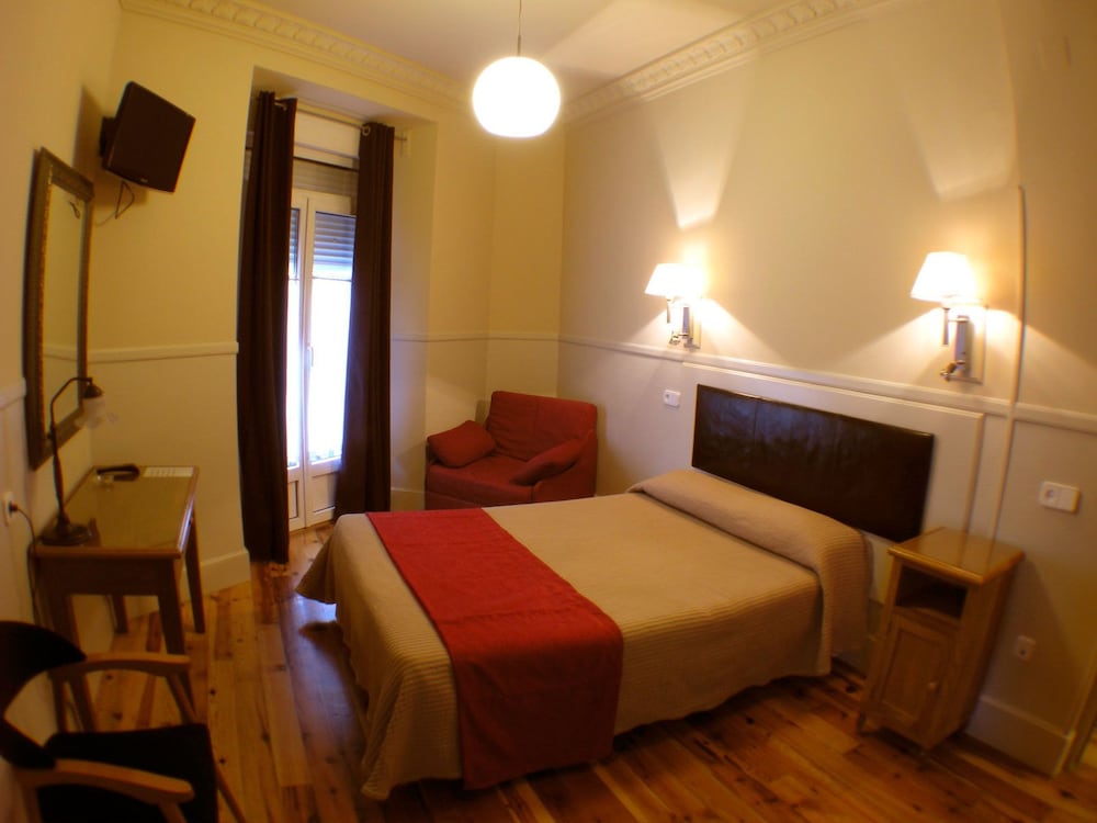 Twin Room, Balcony, City View photo 3