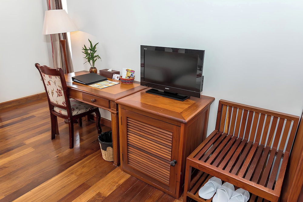 Deluxe Twin Room with Balcony - Photo 7