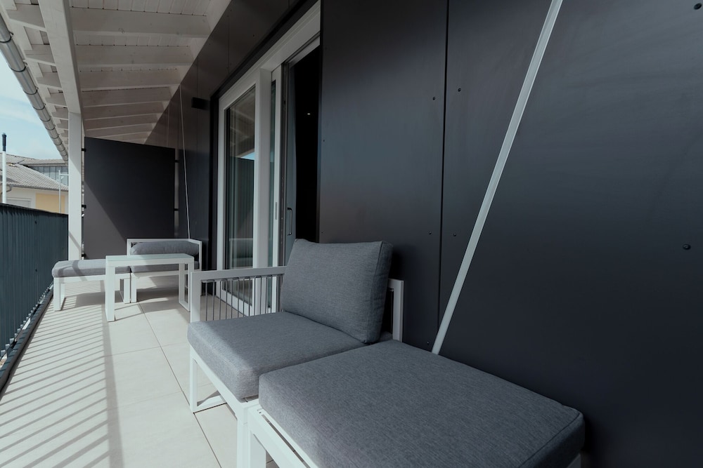 Junior Suite, Jetted Tub - Photo 5