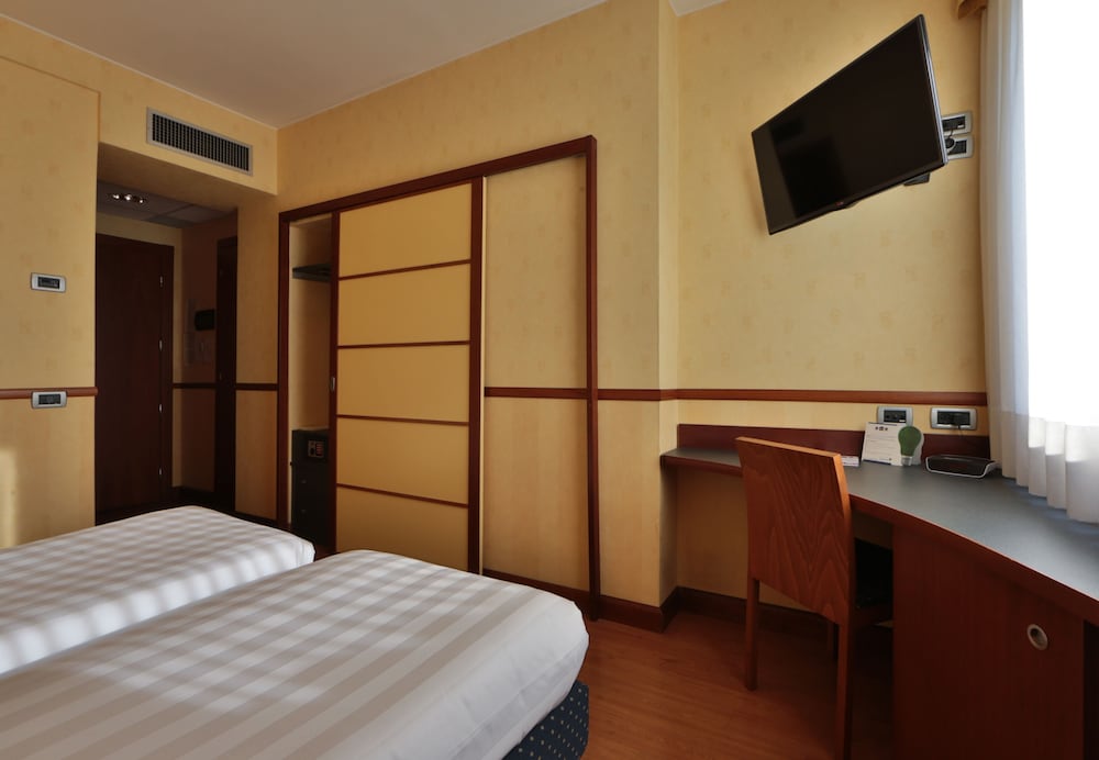 Classic Room, 2 Twin Beds - Photo 3