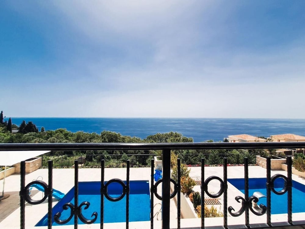 Comfort Villa, Patio, Sea View photo 2