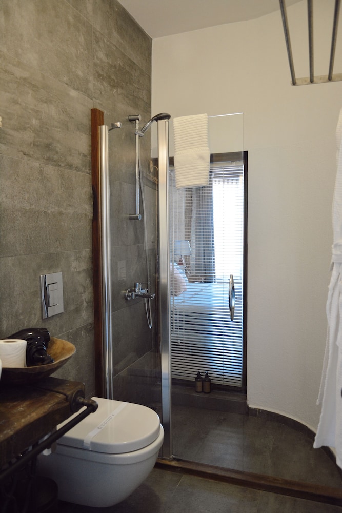 Deluxe Room, Partial Sea View photo 3