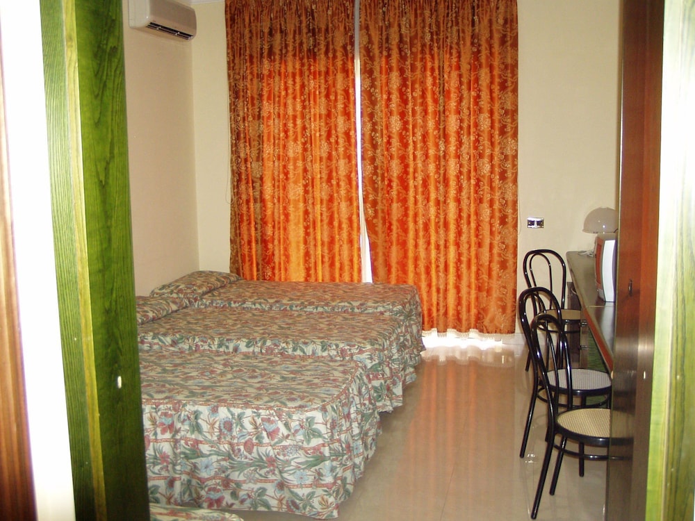 Basic Triple Room, Sea View photo 1
