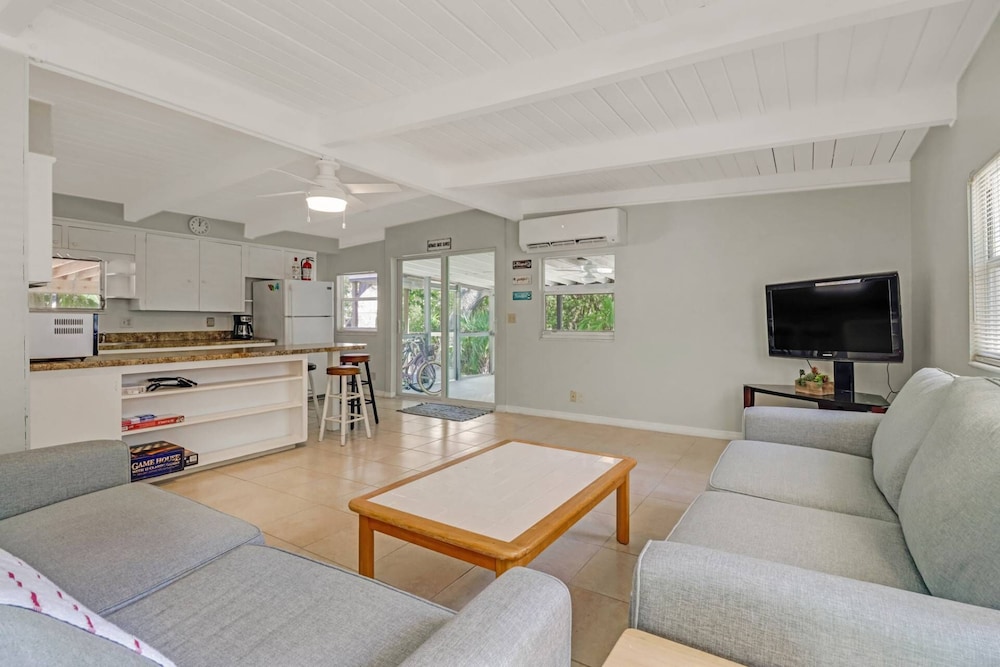 House (5811 Lauder St)