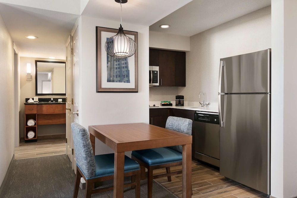 Suite, 2 Bedrooms, Non Smoking - Photo 3