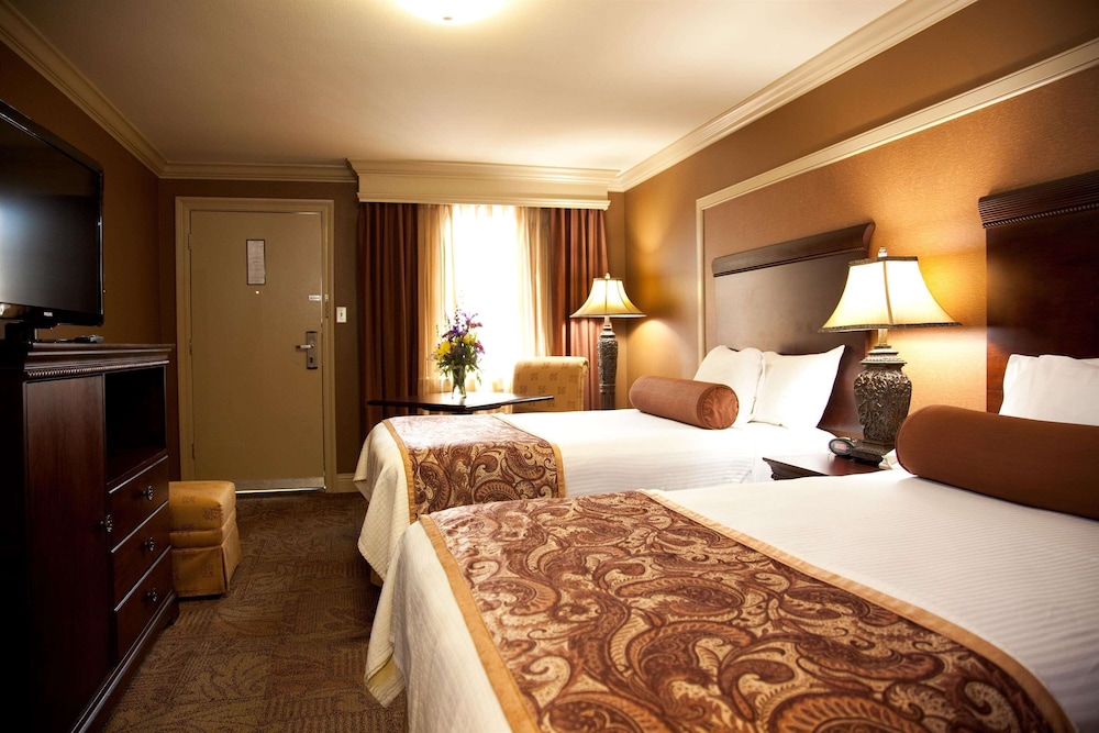 Standard Room, 2 Double Beds, Non Smoking, Courtyard Area photo 3