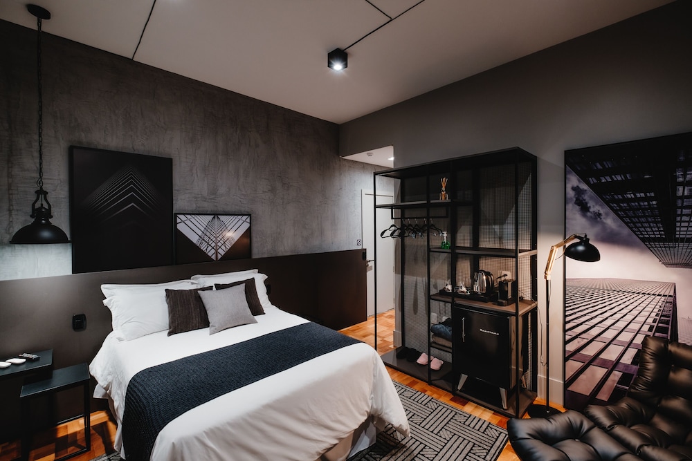 Suite 01 - Photo 1